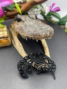 Weiss black feather brooch vintage